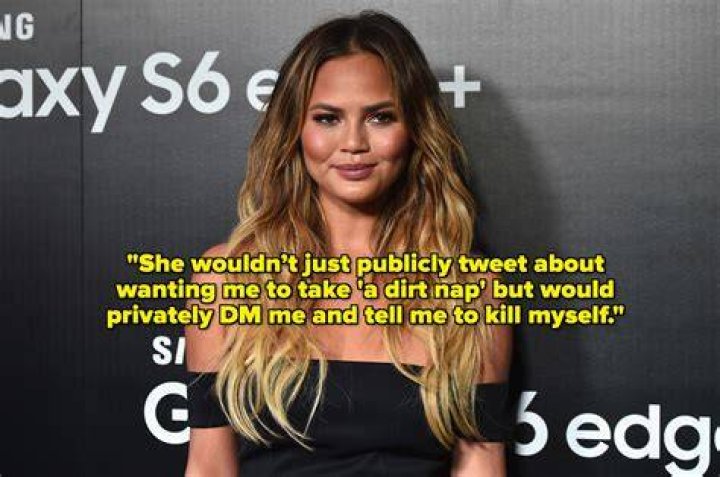 15 Sleazy Celebs Who Prefer Women From The "Other" Industry