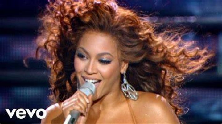 Beyonc&eacute; Performing Crazy In Love 