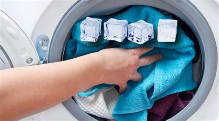 Put Ice Cubes In Dryer Instead Of Ironing Clothes